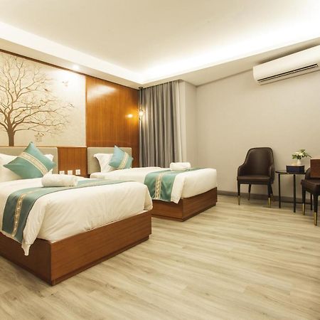 Thapae Twins Hotel Chiang Mai Bagian luar foto