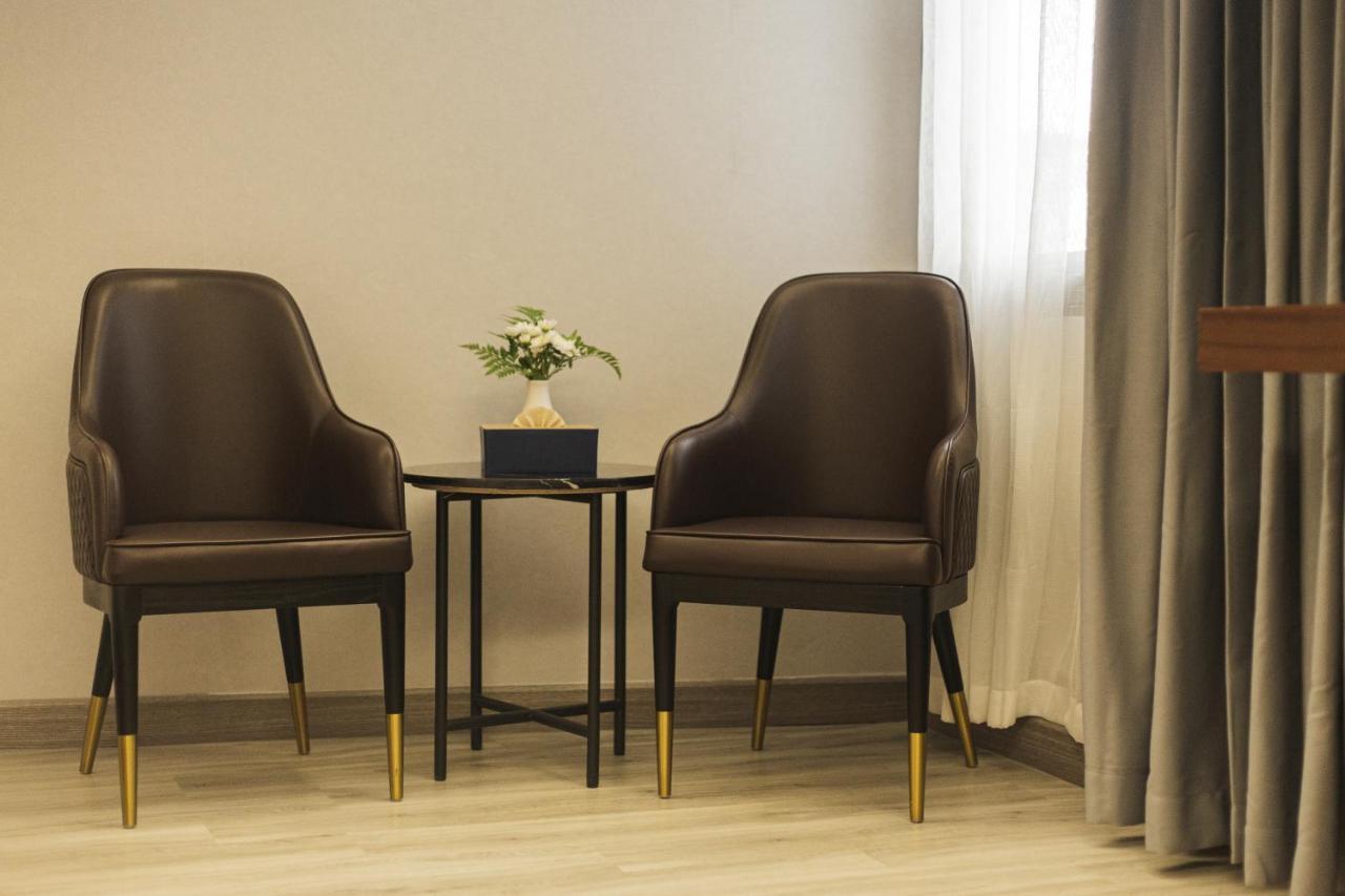 Thapae Twins Hotel Chiang Mai Bagian luar foto