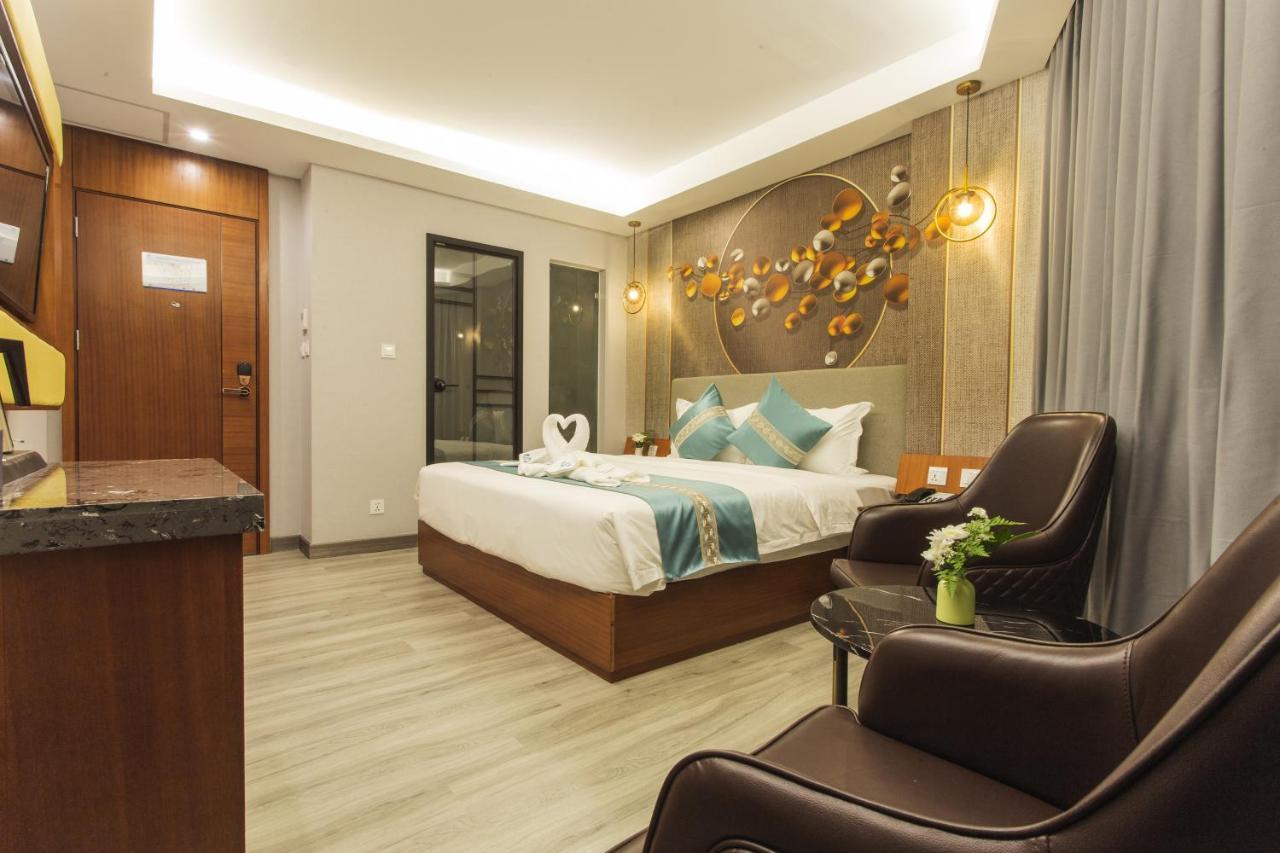 Thapae Twins Hotel Chiang Mai Bagian luar foto