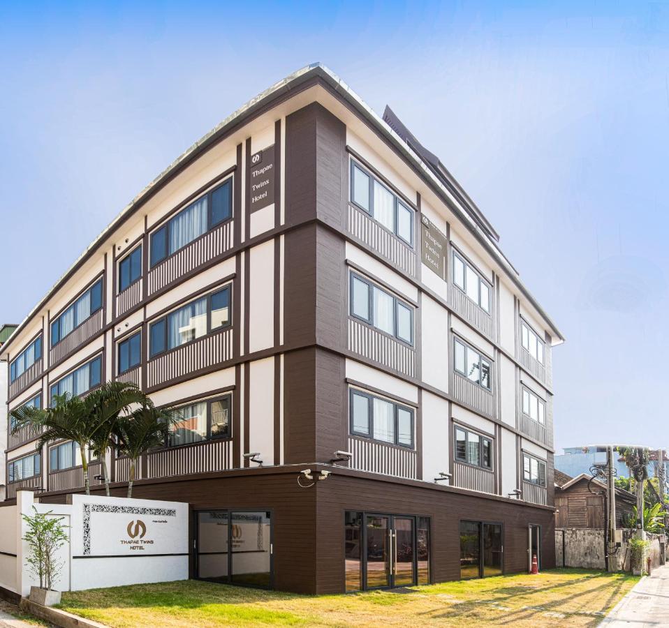 Thapae Twins Hotel Chiang Mai Bagian luar foto