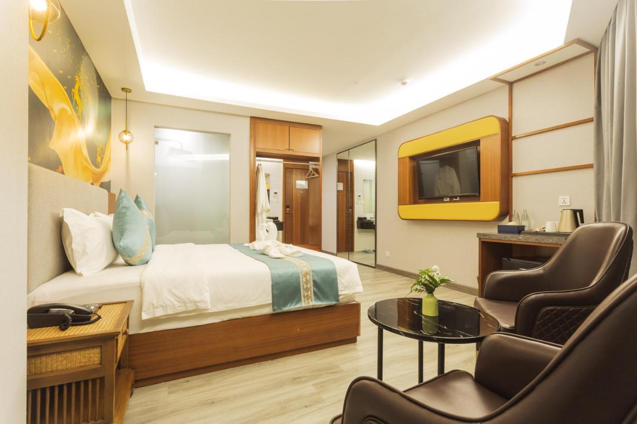 Thapae Twins Hotel Chiang Mai Bagian luar foto