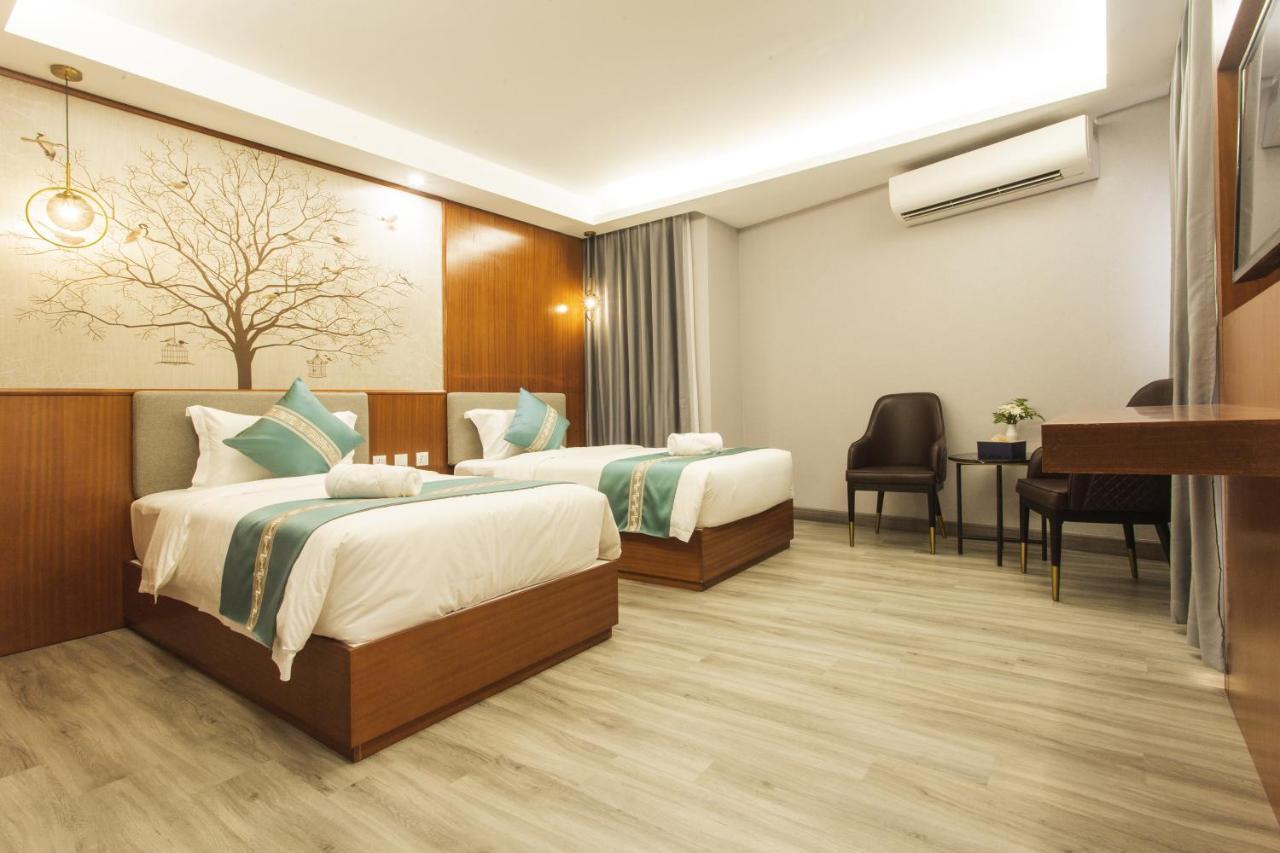 Thapae Twins Hotel Chiang Mai Bagian luar foto