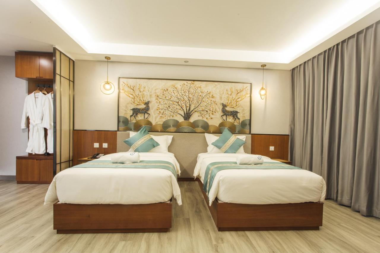 Thapae Twins Hotel Chiang Mai Bagian luar foto