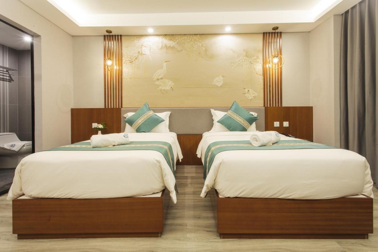 Thapae Twins Hotel Chiang Mai Bagian luar foto