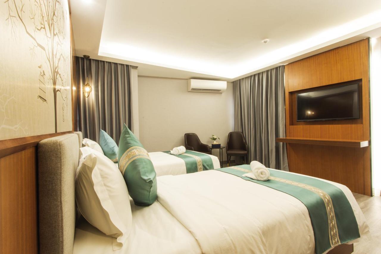 Thapae Twins Hotel Chiang Mai Bagian luar foto