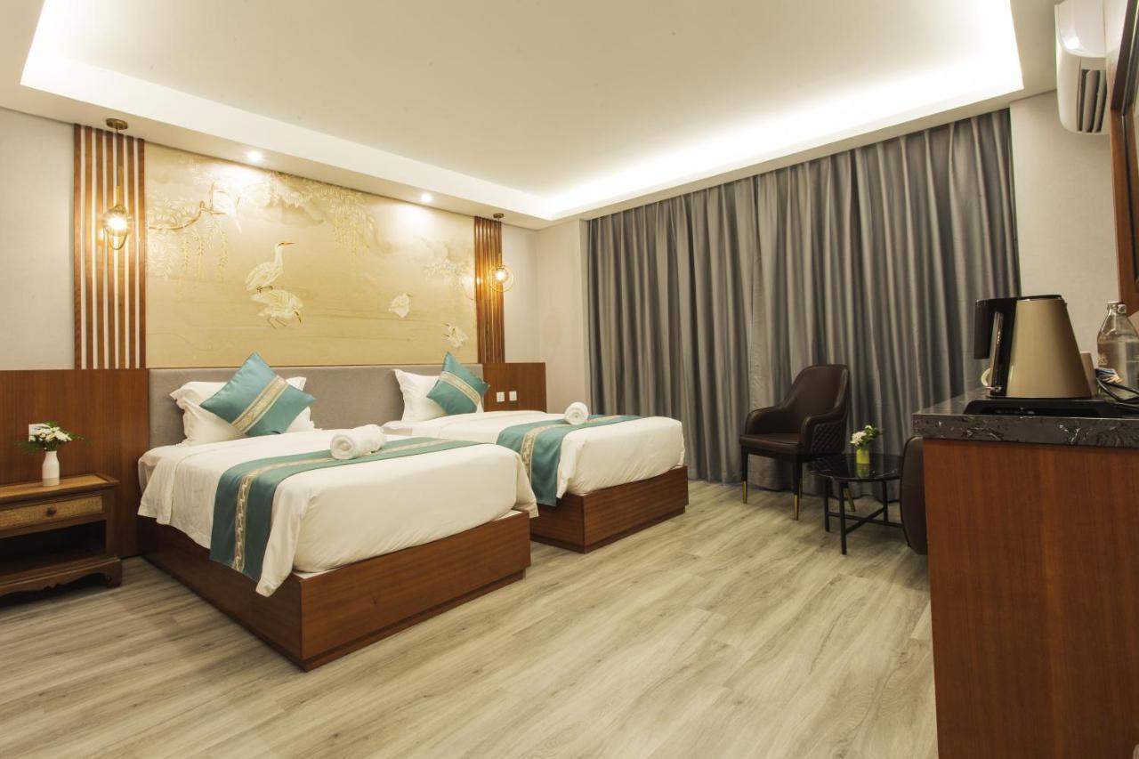 Thapae Twins Hotel Chiang Mai Bagian luar foto