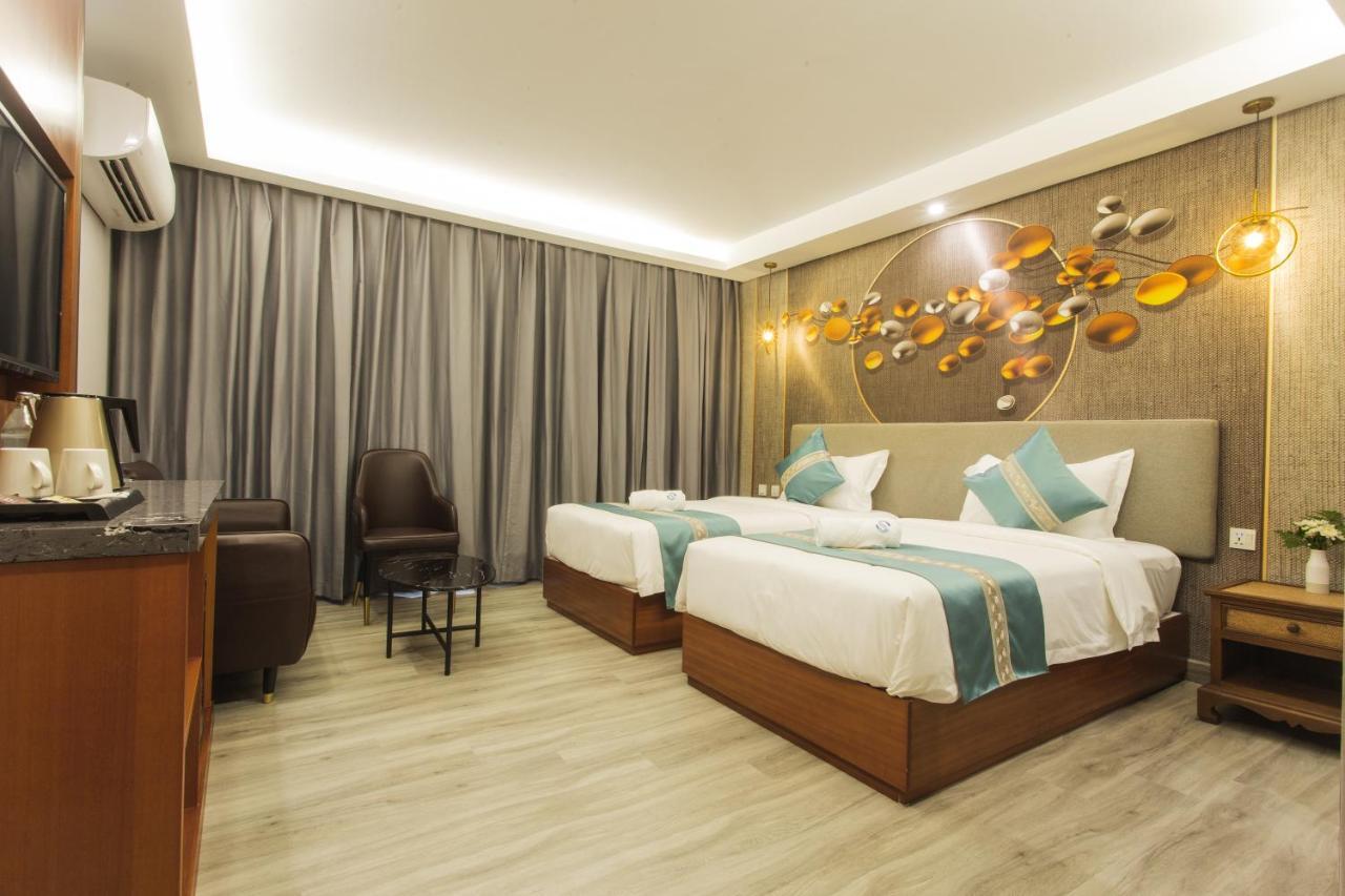 Thapae Twins Hotel Chiang Mai Bagian luar foto