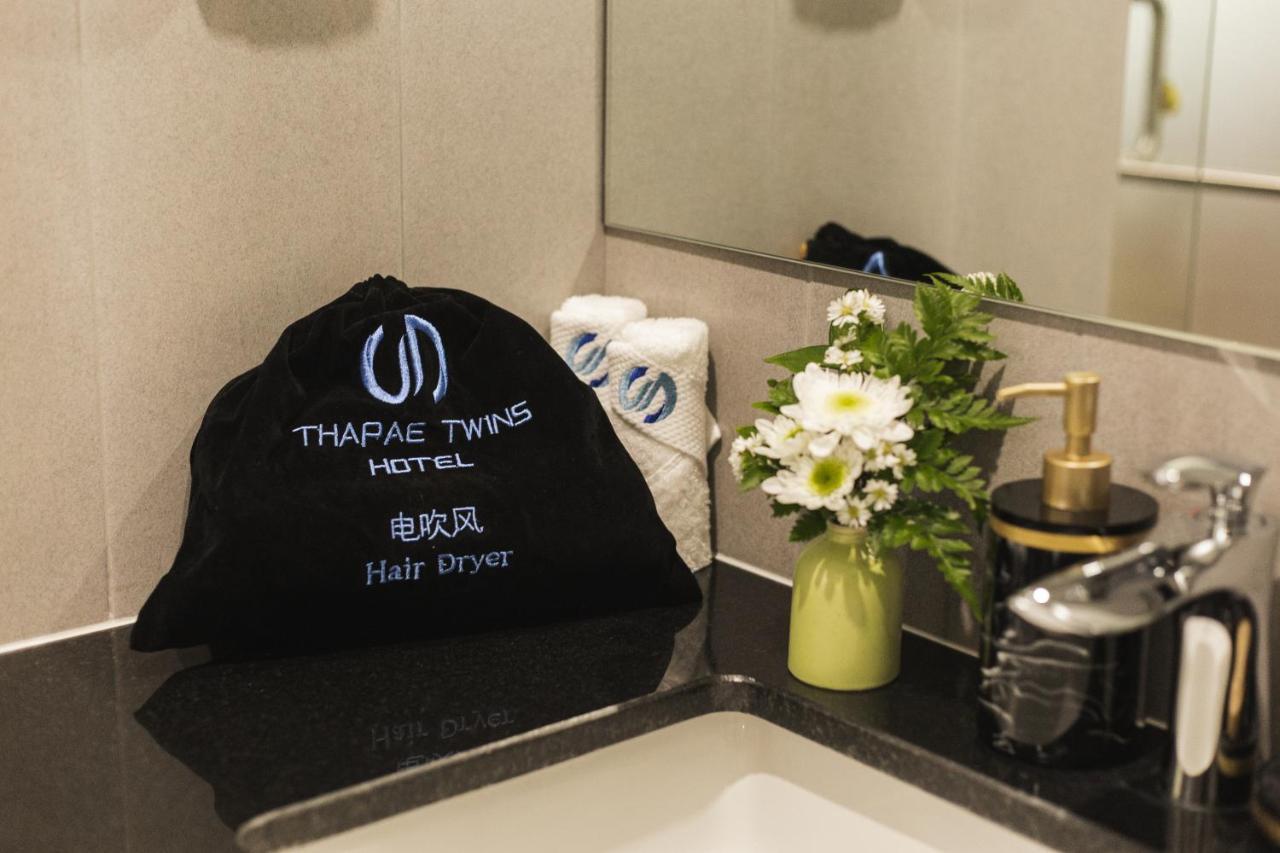 Thapae Twins Hotel Chiang Mai Bagian luar foto