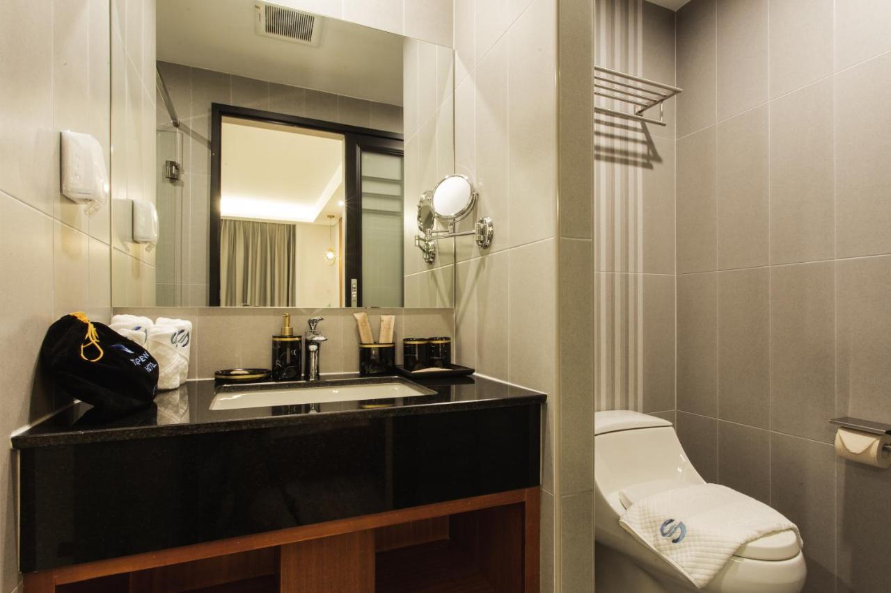 Thapae Twins Hotel Chiang Mai Bagian luar foto