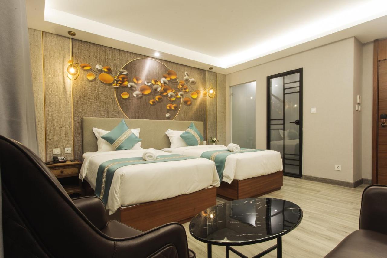 Thapae Twins Hotel Chiang Mai Bagian luar foto