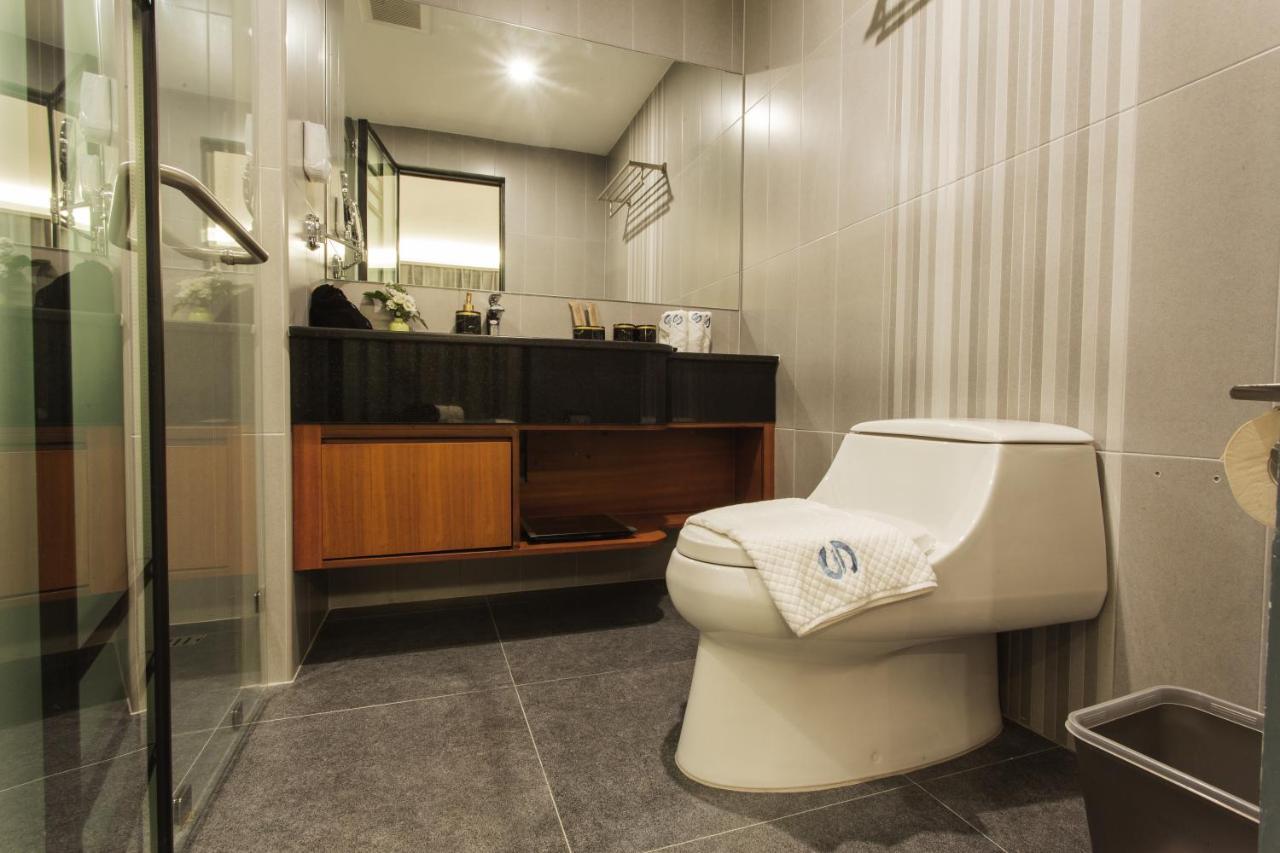 Thapae Twins Hotel Chiang Mai Bagian luar foto