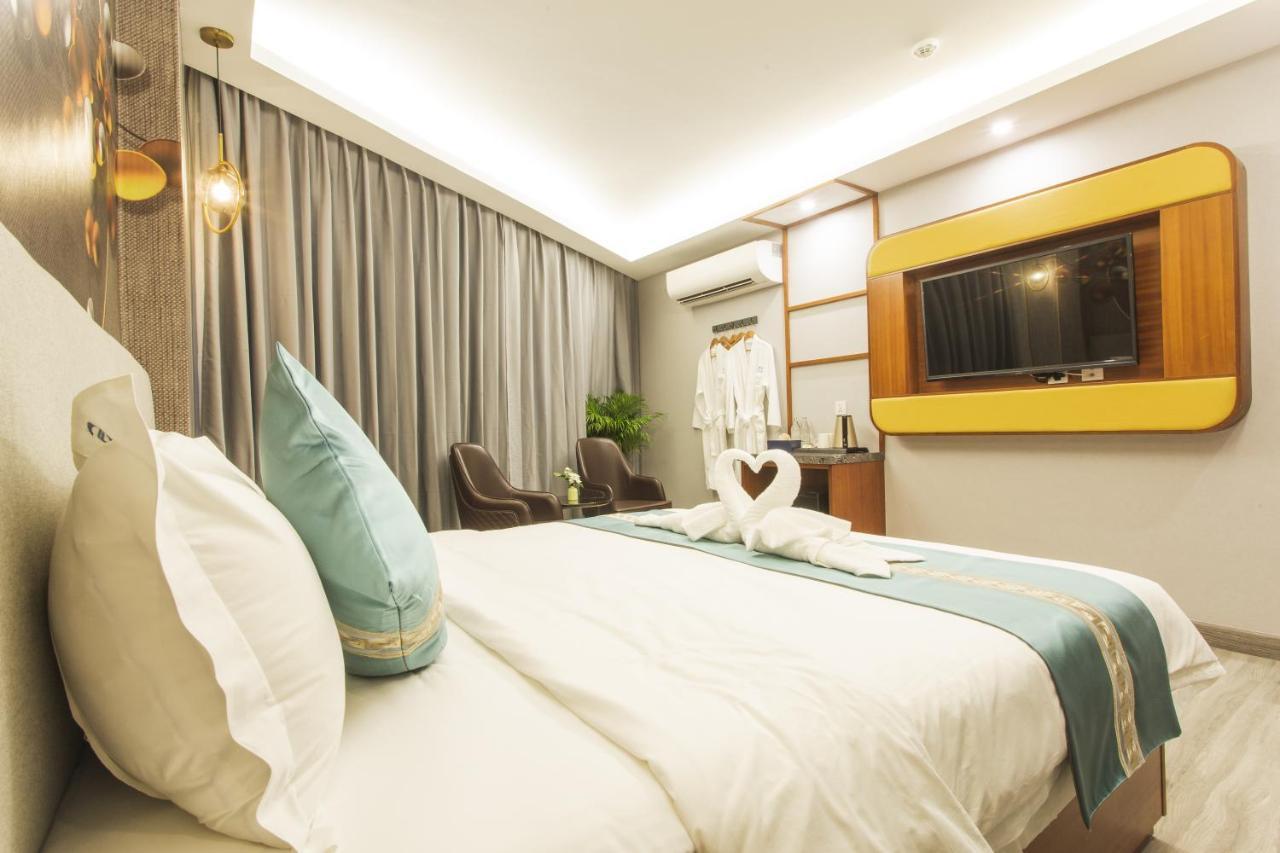 Thapae Twins Hotel Chiang Mai Bagian luar foto