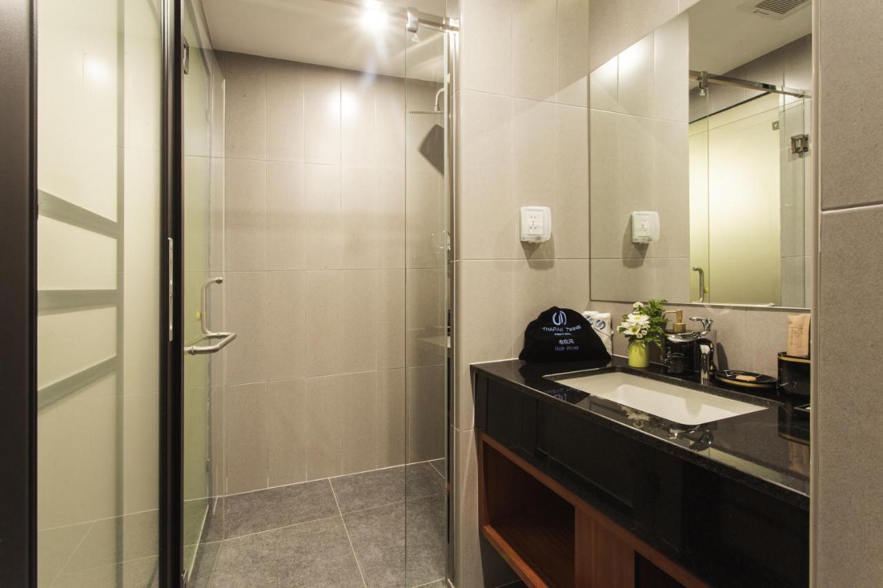 Thapae Twins Hotel Chiang Mai Bagian luar foto