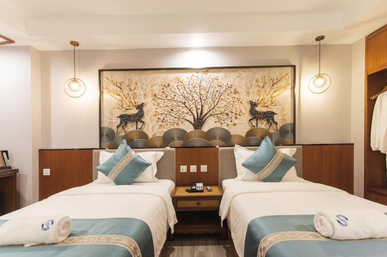 Thapae Twins Hotel Chiang Mai Bagian luar foto