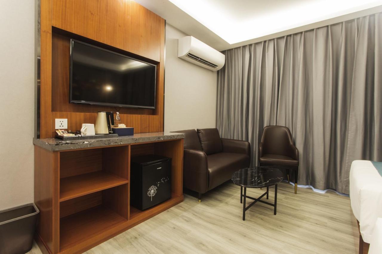 Thapae Twins Hotel Chiang Mai Bagian luar foto